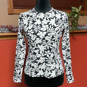 LANDS END WOMENS LONG SLEEVE CREW NECK TEE WITH SUN-PROTECTION. SIZE XS/P.